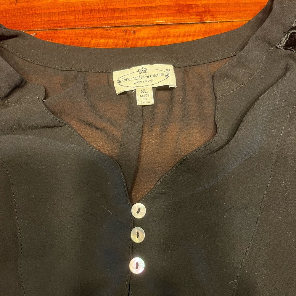 Boutique sheer top - Picture 2 of 4